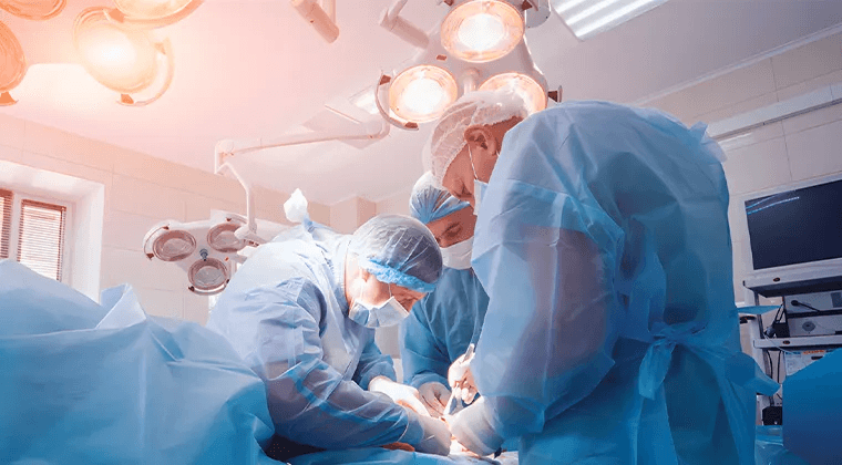 Tratamiento quirúrgico de complicaciones postbariátricas (fístulas, hernias, etc.)